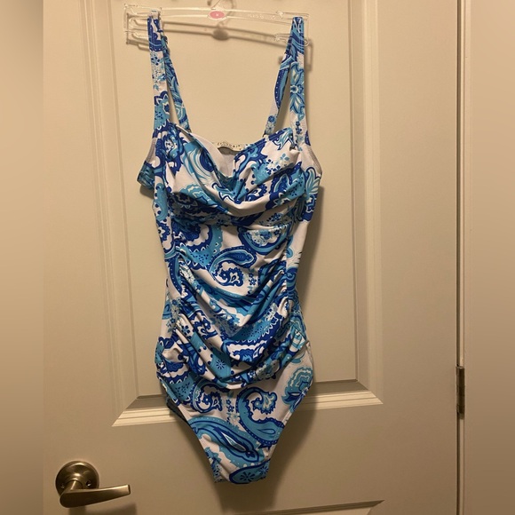 One piece swimsuit with a clinched waist - Picture 1 of 6